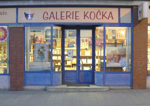 Prodejna obrazů Galerie Kočka focená zvenku.